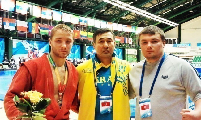 Араз Туваков з Сергієм Гончуком ( 1 місце)  та Георгієм Мєлємєтьєвим (2 місце) на Всесвітній універсіаді 2012 р.