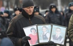 Количество жертв в Кемерово специально занижают. Жители города вышли на митинг, так как не верят информации властей