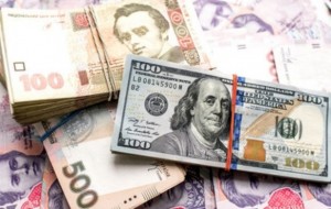 Нацбанк скупает в украинцев сотни милионов долларов