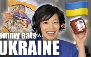 Иностранка пробует продукты украинского производства