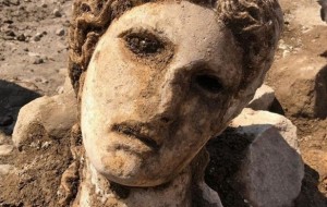Археологи обнаружили мраморную голову периода Римской империи