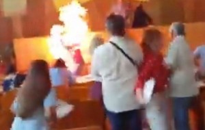 Человек поджег себя на заседании городского совета